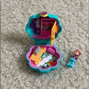 Polly Pocket - Mini- Sewing and Fashion Closet